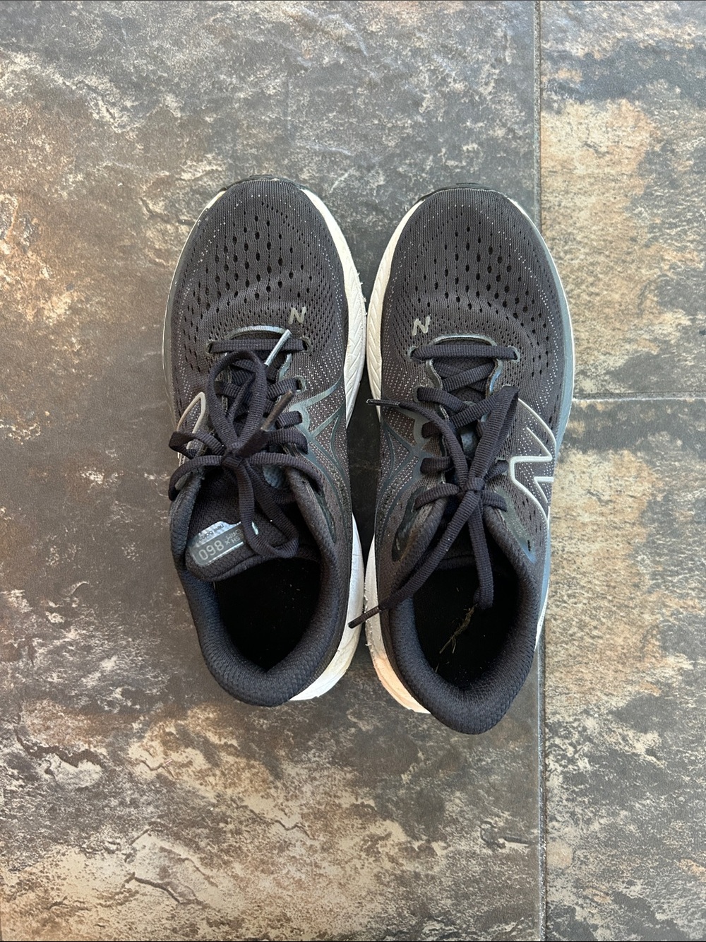 Girls New Balance 860 Black and White Athletic Sneakers